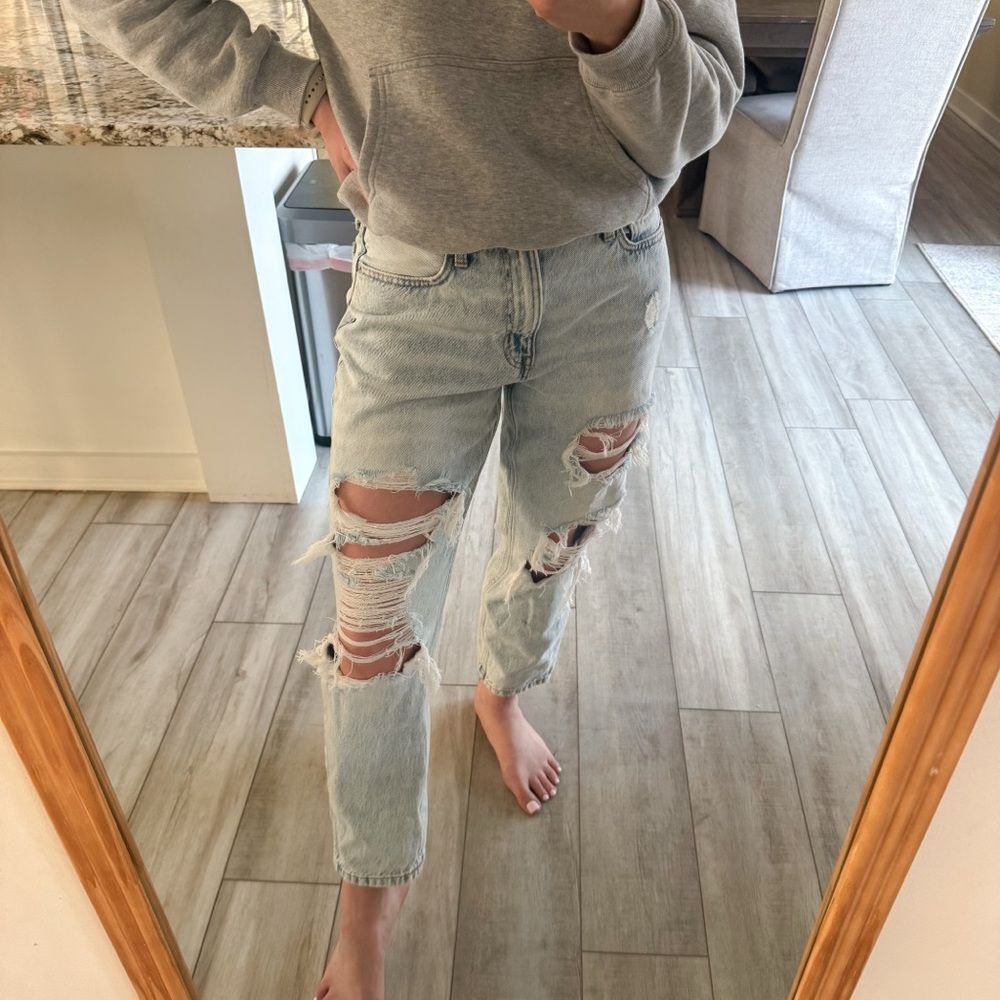 Aéropostale Mom Jean Light Wash Distressed High Rise Size 8